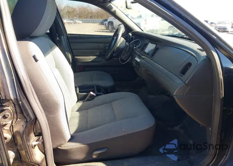 2011 Ford Crown Victoria Police Interceptor z USA, uszkodzony, nr VIN 2FABP7BV7BX129370